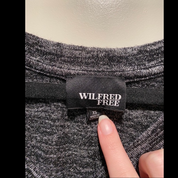 Aritzia Wilfred free devinette long sleeve v neck - Picture 4 of 4